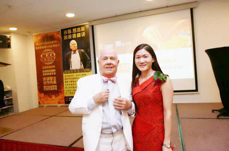 总裁李承闱,副总裁杜成福先生和吉姆.罗杰斯先生合影